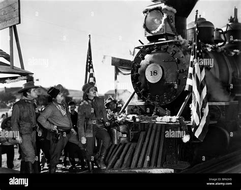 ALAN HALE, ERROL FLYNN, DODGE CITY, 1939 Stock Photo - Alamy