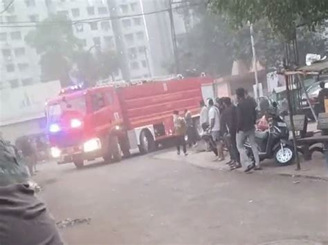 People panic as gas cylinder explodes - Surat News | Bhaskar English