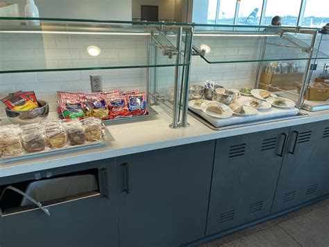 Review: Alaska Lounge at Portland (PDX) - TravelUpdate