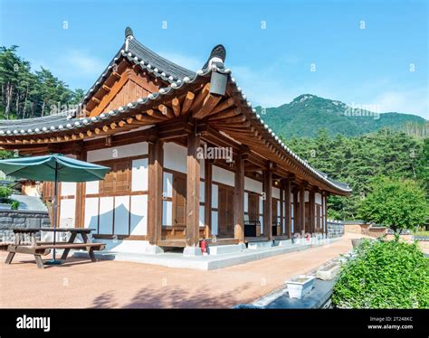 Korea traditional architecture house in Hanok, Donguibonga Stock Photo ...