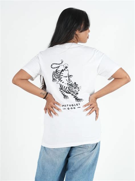 Oversized White Printed T-Shirt / Maanver Clothing – Maanver.com