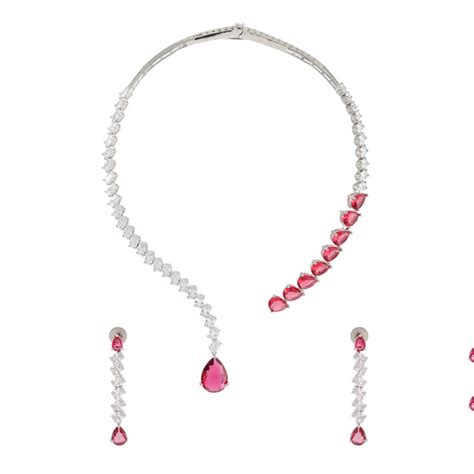 Sparkling Elegance Dilbar Ruby Starfall Glam Hasli Necklace Set – VOYLLA