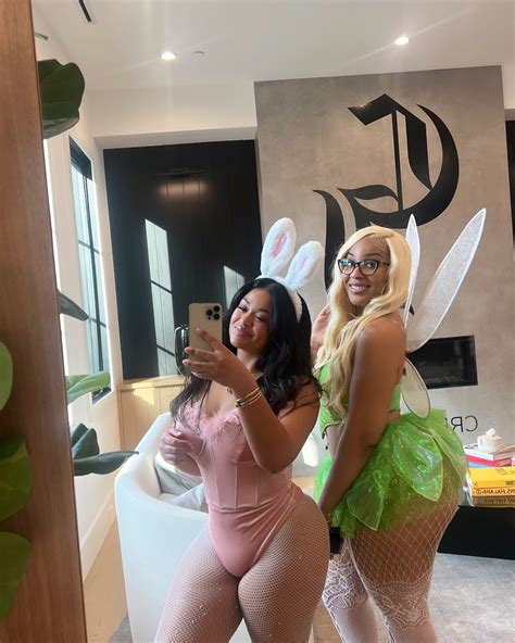 Rosey Royyal | Merry Xmas from us to you💋 @officiallyseni | Instagram