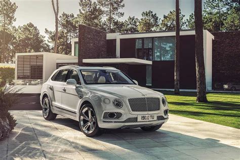 The 2019 Bentley Bentayga Hybrid Looks Towards the Future
