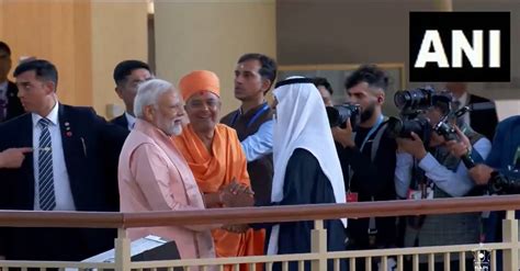 PM Modi inscribes 'Vasudhaiva Kutumbakam' on stone at BAPS Hindu temple ...