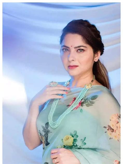 Sonalee Kulkarni's Gorgeous Looks | Times of India