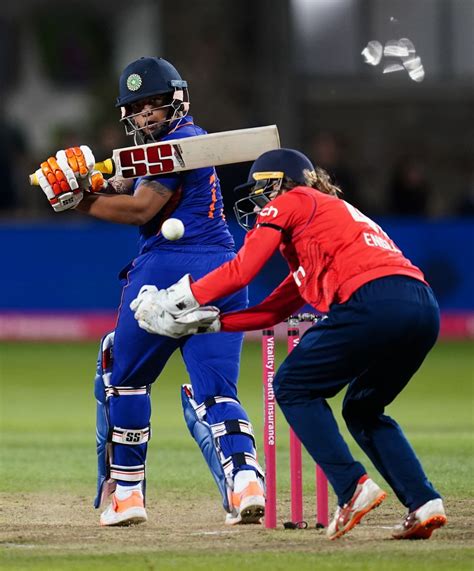 Richa Ghosh swipes at one down the leg side | ESPNcricinfo.com