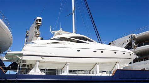 What is a Skiff Boat? Benefits & Common Uses