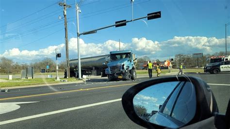 Crash at Wellborn Road, Southwest Parkway involved 18-wheeler, New ...