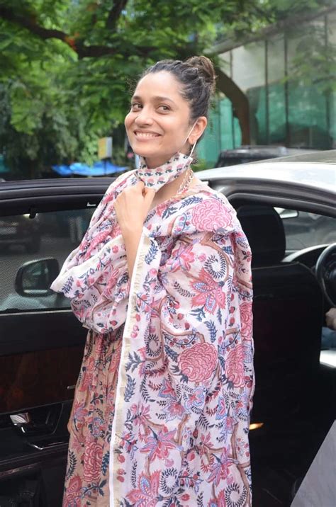 Ankita Lokhande poses for paps in ethnic outfit paired with jhumkas ...