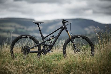 First Look Review Pete's YT Industries Capra Core, 56% OFF