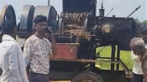 MP News: Labourer's Head Gets Stuck In Thresher While Harvesting ...