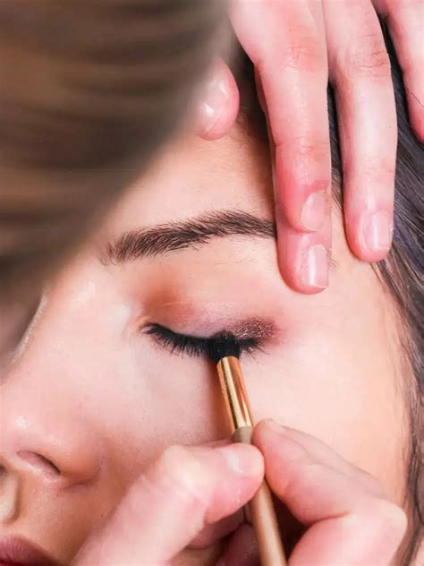 Eyeshadow: 9 unique ways to use your eyeshadow | EconomicTimes
