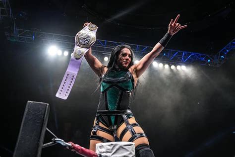 Maria Kanellis Reveals Adrenal Gland Mass Discovery