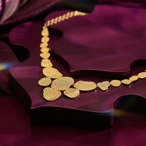 CaratLane partners with Moneyview for digital gold services ...