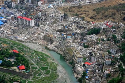 地震最严重的_一次地震85万人遇难,盘点历史上最严重的三次大地震,相当(2)_中国排行网