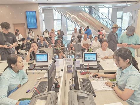 儿童乘火车新规来了 西宁迎来身份证办理高峰-政务公开-青海省人民政府网