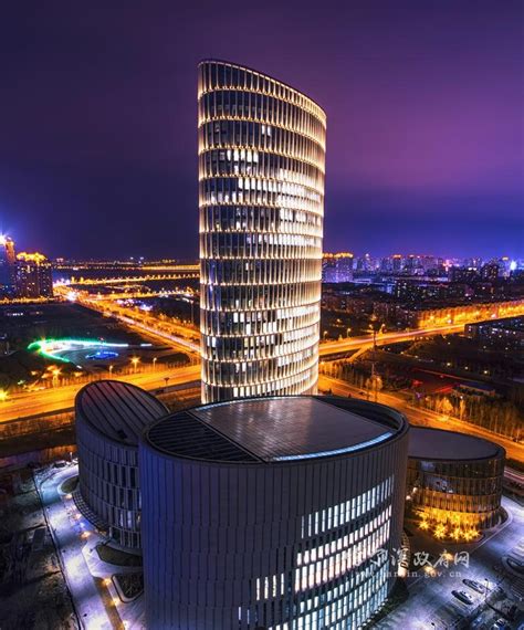 哈尔滨市人民政府 城市建筑 航拍哈尔滨—《群力金融圈》