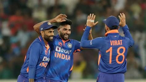IND vs NZ 1st odi match LIVE Score: पहले वनडे में टीम इंडिया की रोमांचक ...