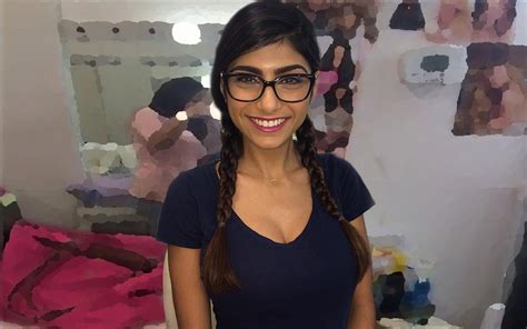Wallpaper mia khalifa, cleavage, pornstar, low quality, edited, glasses ...