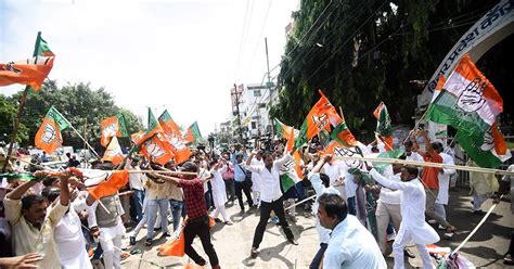BJP workers ransack Cong headquarters in Patna, Kolkata - Rediff.com ...