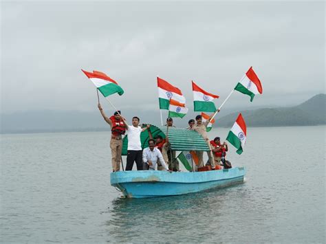 A unique initiative by the Pavi Jetpur Police, floated the tricolor in ...