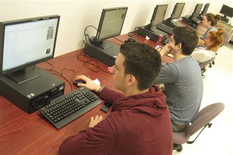 Universidad católica debe educar en la verdad, exhorta Obispo | ACI Prensa