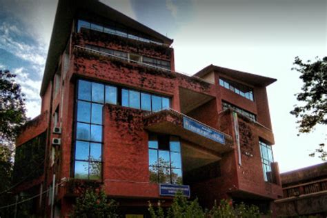 University of Chittagong Courses & Fees 2025: Popular Programs, Eligibility