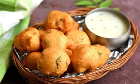 சூடான மைசூர் போண்டா செய்யலாமா? | Mysore Bonda