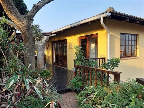 UMBRELLA TREE HOUSE (Umhlanga Rocks) - B&B Reviews & Photos - Tripadvisor