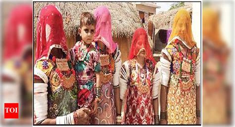 Family in Barmer crafts jewellery with clay | Jaipur News - Times of India