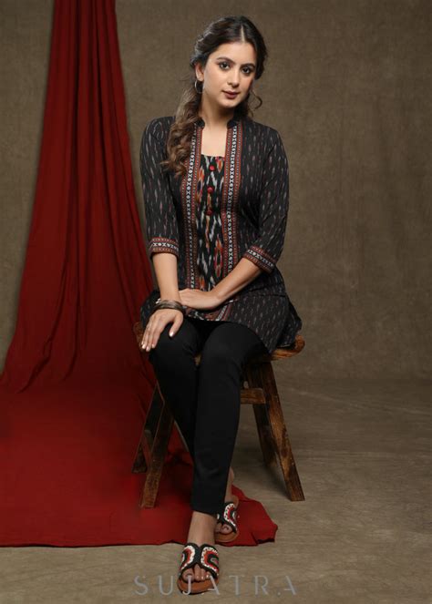 Trendy black ikat combination tunic with mandarin collar – Sujatra