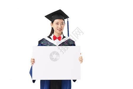 硕士研究生手举毕业证书庆祝毕业高清图片下载-正版图片501750148-摄图网