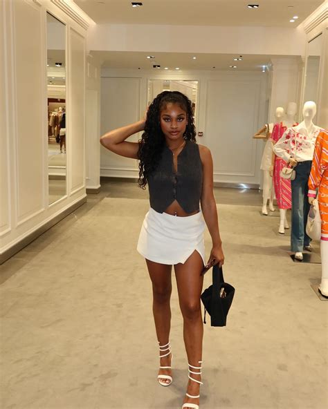 Jasmin 🫶🏾 | Pretty Pisces Princess in her element ♓️🌊🤍🐠🌴🇧🇿 | Instagram