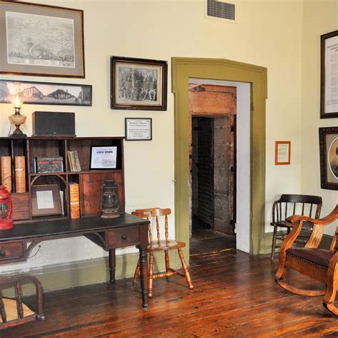 1859 JAIL MUSEUM (Independence): Ce qu'il faut savoir pour votre visite ...