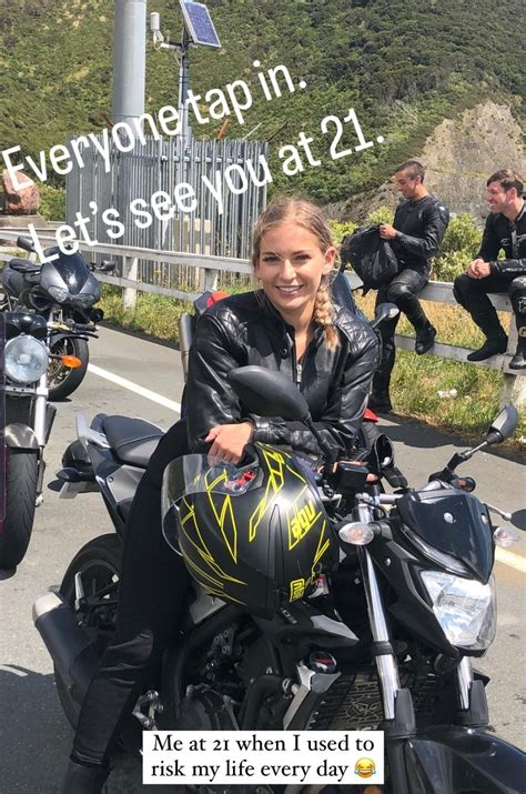 Hayley Davies Still looked hot even back then : r/HayleyDavies