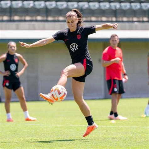 Alex Morgan Soccer Model 的图像结果