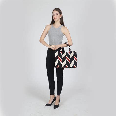 Shop Tote Bags, Laptop Bags, Shoulder Bags at Individual Design.In