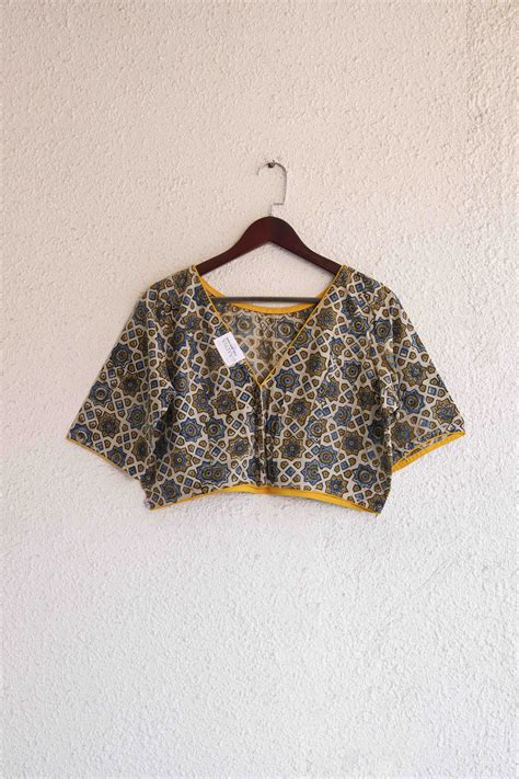 Beige Rangoli Reverie – Aadya