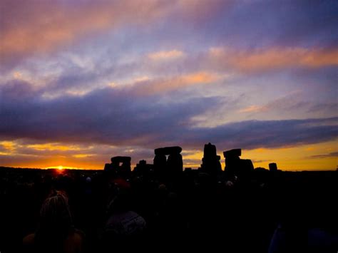 How to Get to Stonehenge from London - Hellotickets