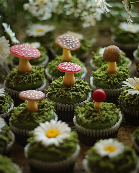 MUSHROOM CHOCOLATE Cupcakes with Edible Moss | Chocolate cupcakes, Cute ...