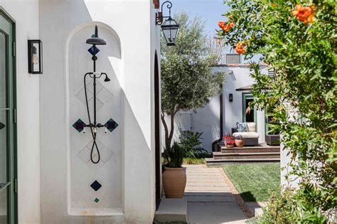 Upgrading Your Home's Exterior With DIY Outdoor Shower Enclosure ...