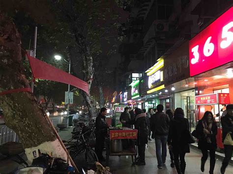 2022万松园美食一条街也是武汉的一个美食集中地啦！其他臭豆腐，烤土豆小吃也挺有特色_万松园美食一条街-评论-去哪儿攻略