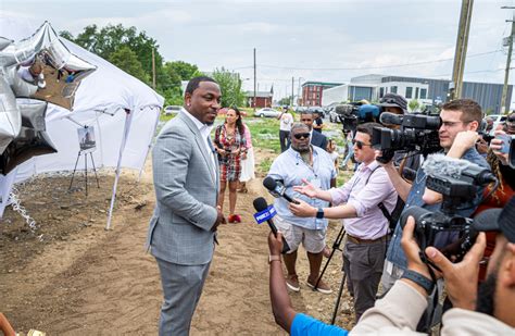 LeSean McCoy returns to Harrisburg to break ground on $9.5M apartment ...