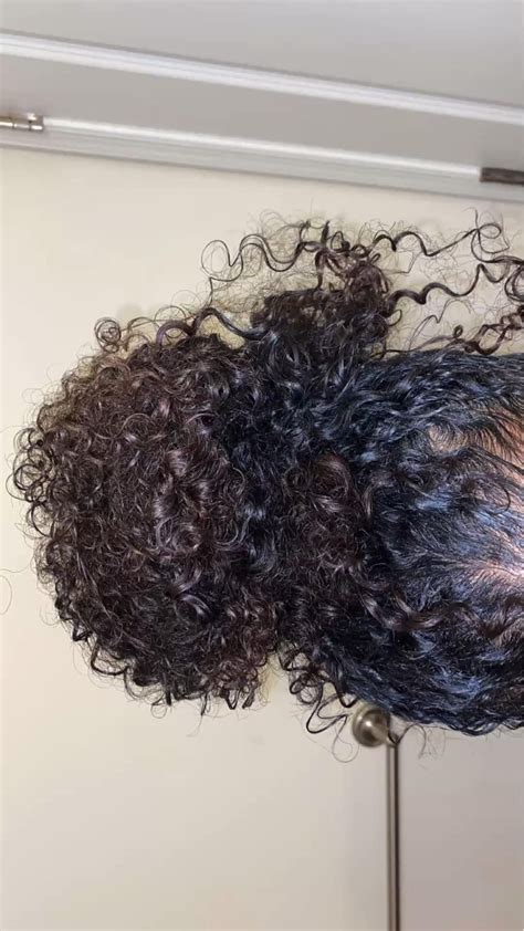 Messy bun curly hair – Artofit