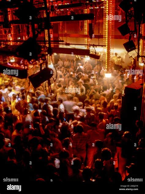 1970s CROWDED DISCO DANCE FLOOR AT STUDIO 54 NEW YORK CITY - kd4041 ...