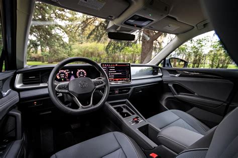 2025 Volkswagen Tiguan: 39 Interior Photos | U.S. News
