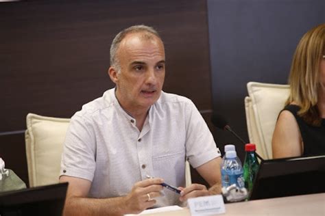 Birodi: Nadležni da otkriju ko je crtao nacistički simbol na zgradi ...