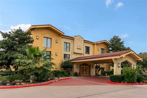 Super 8 by Wyndham The Woodlands North | Spring, TX Hotels