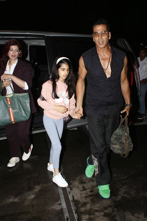 Akshay Kumar with Twinkle Khanna and daughter Nitara Kumar seen at the ...